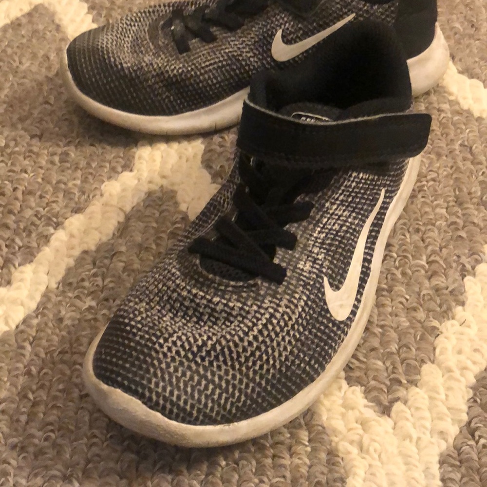 Nike tennis shoes